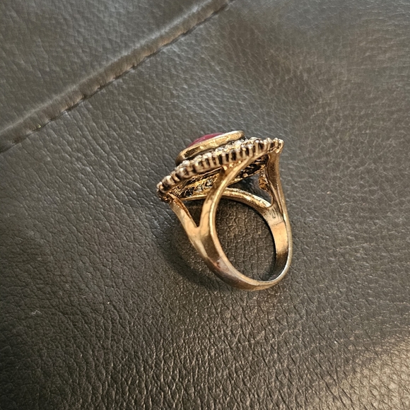 Ring - Picture 5 of 9